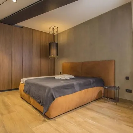160 M Luxury Retreat Jacuzzi, Sauna & Free Parking